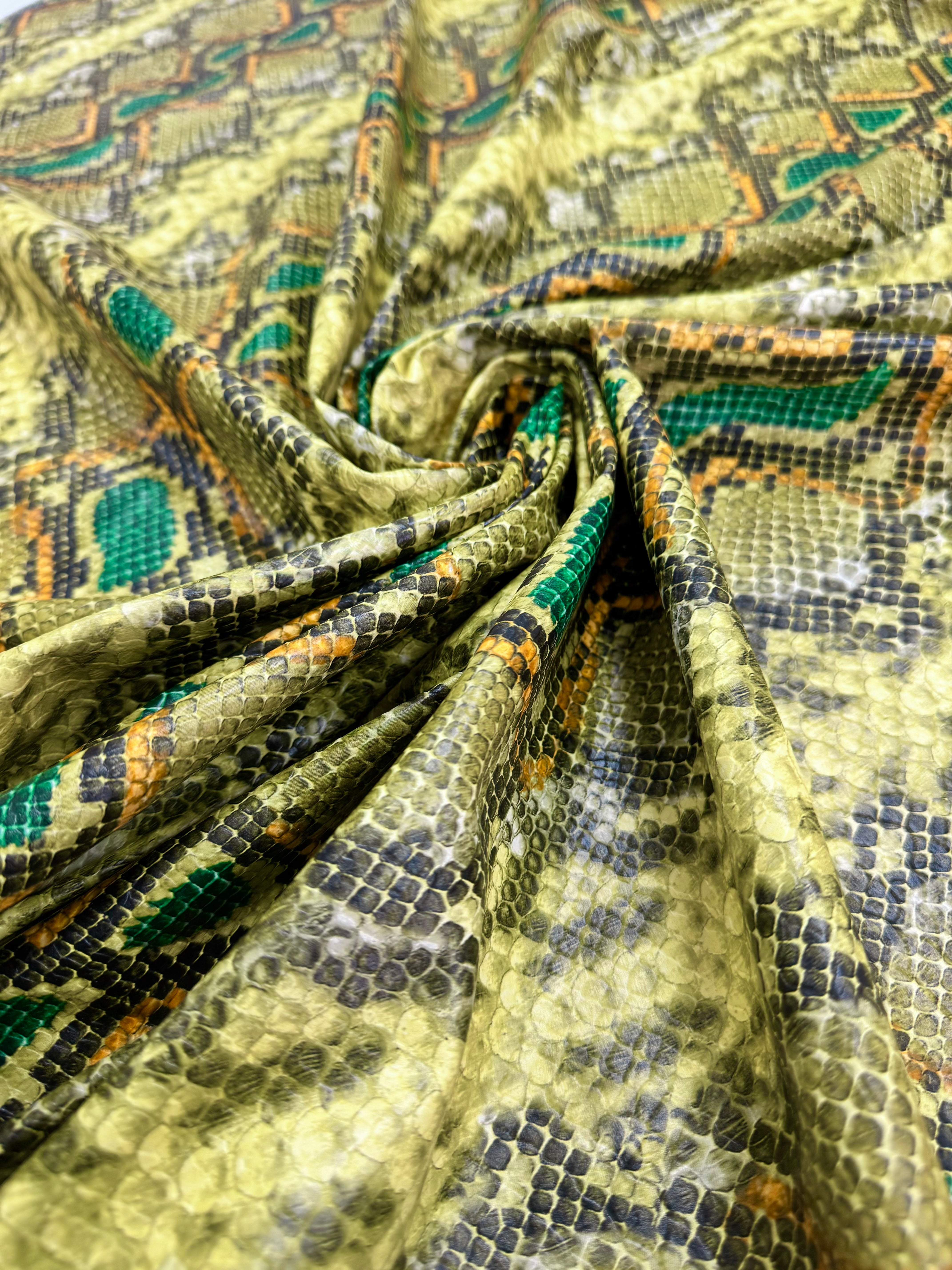 Imitatie de Piele Sarpe