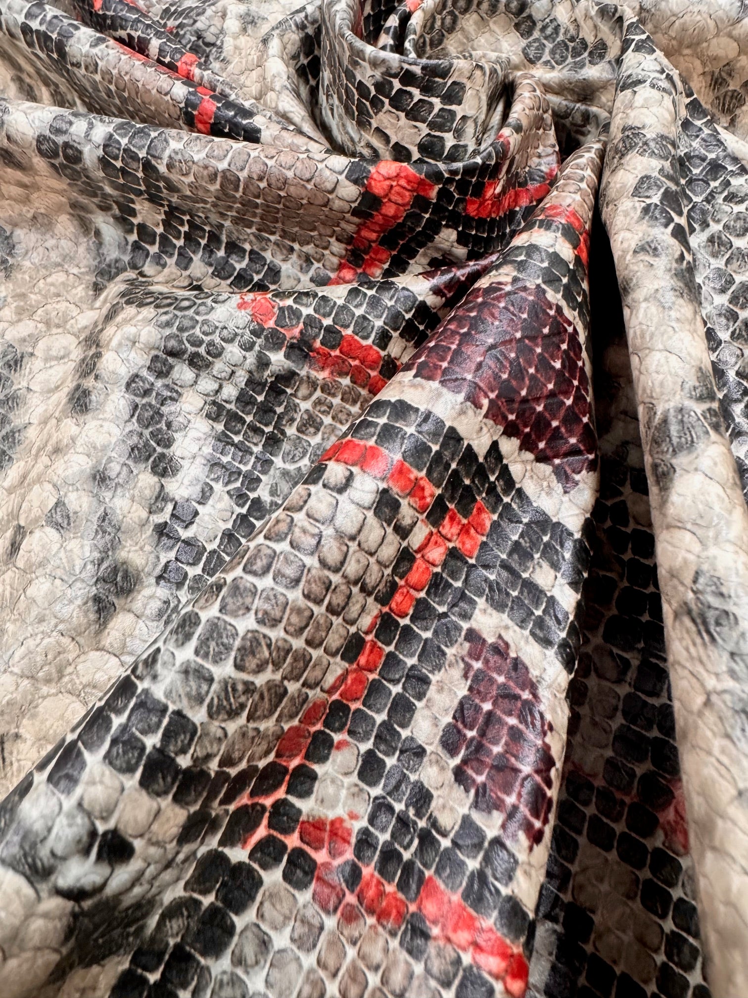 Imitatie de Piele Sarpe