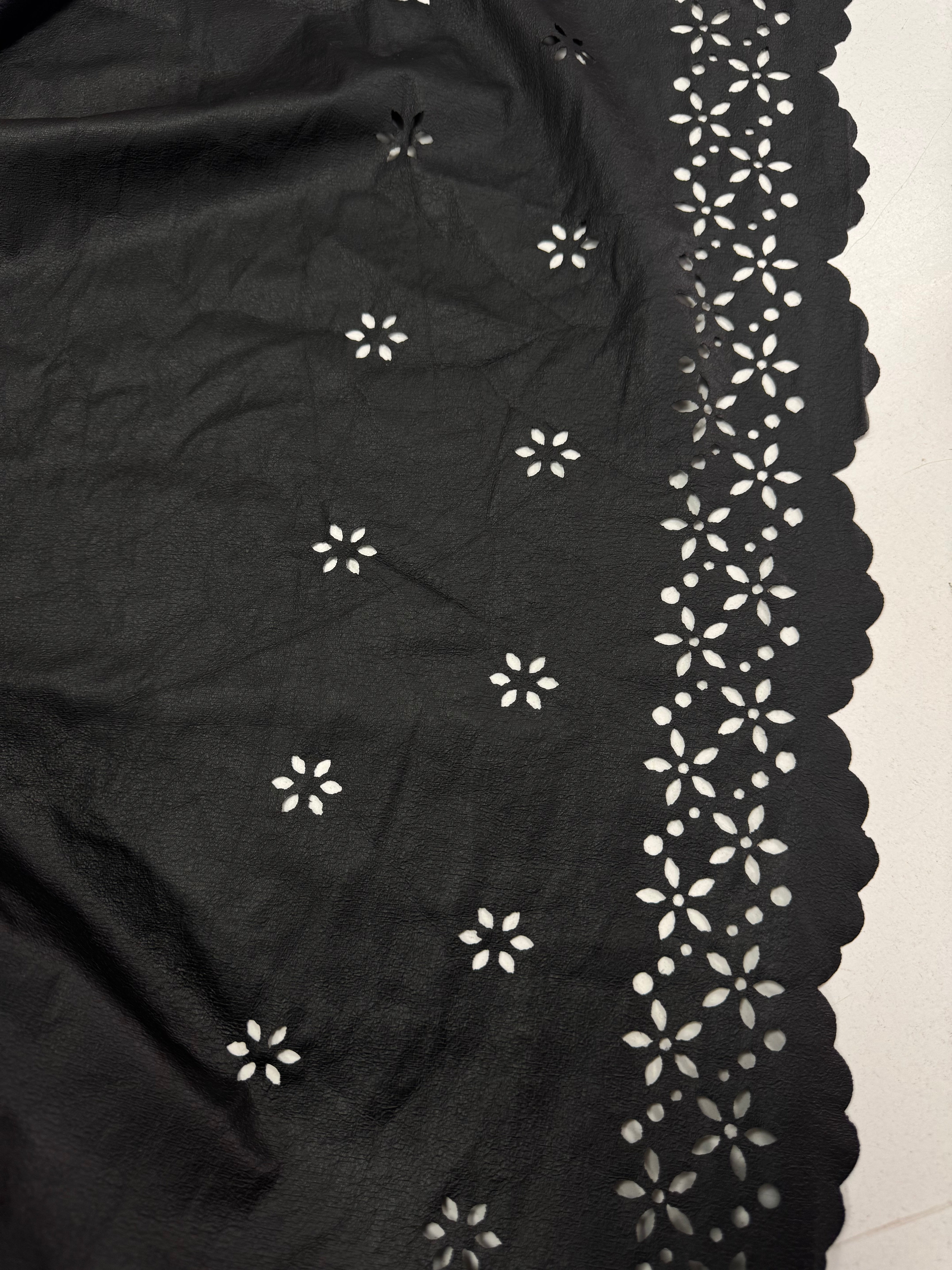 Imitatie de Piele Elastica Subtire Perforata, Negru