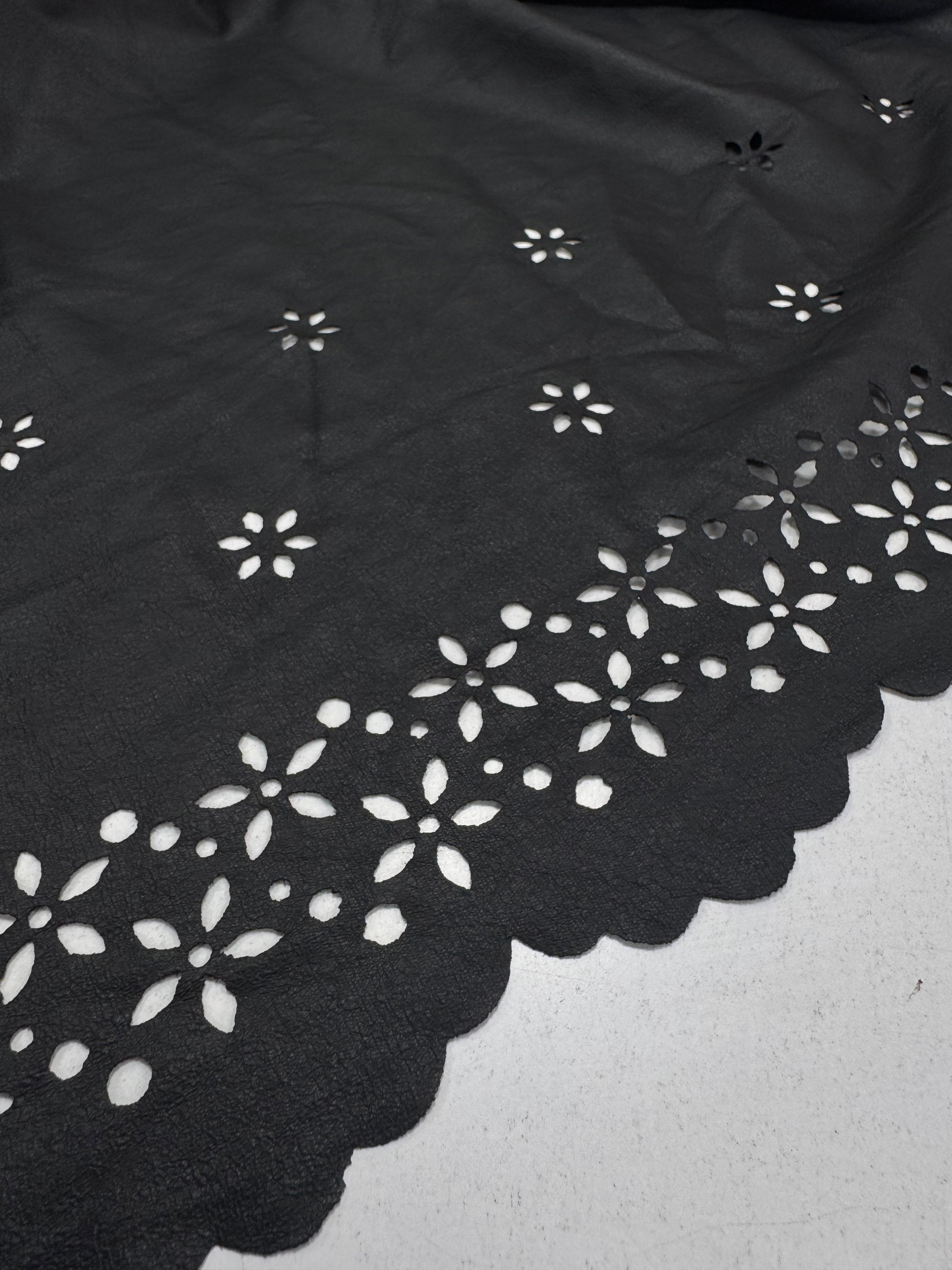 Imitatie de Piele Elastica Subtire Perforata, Negru