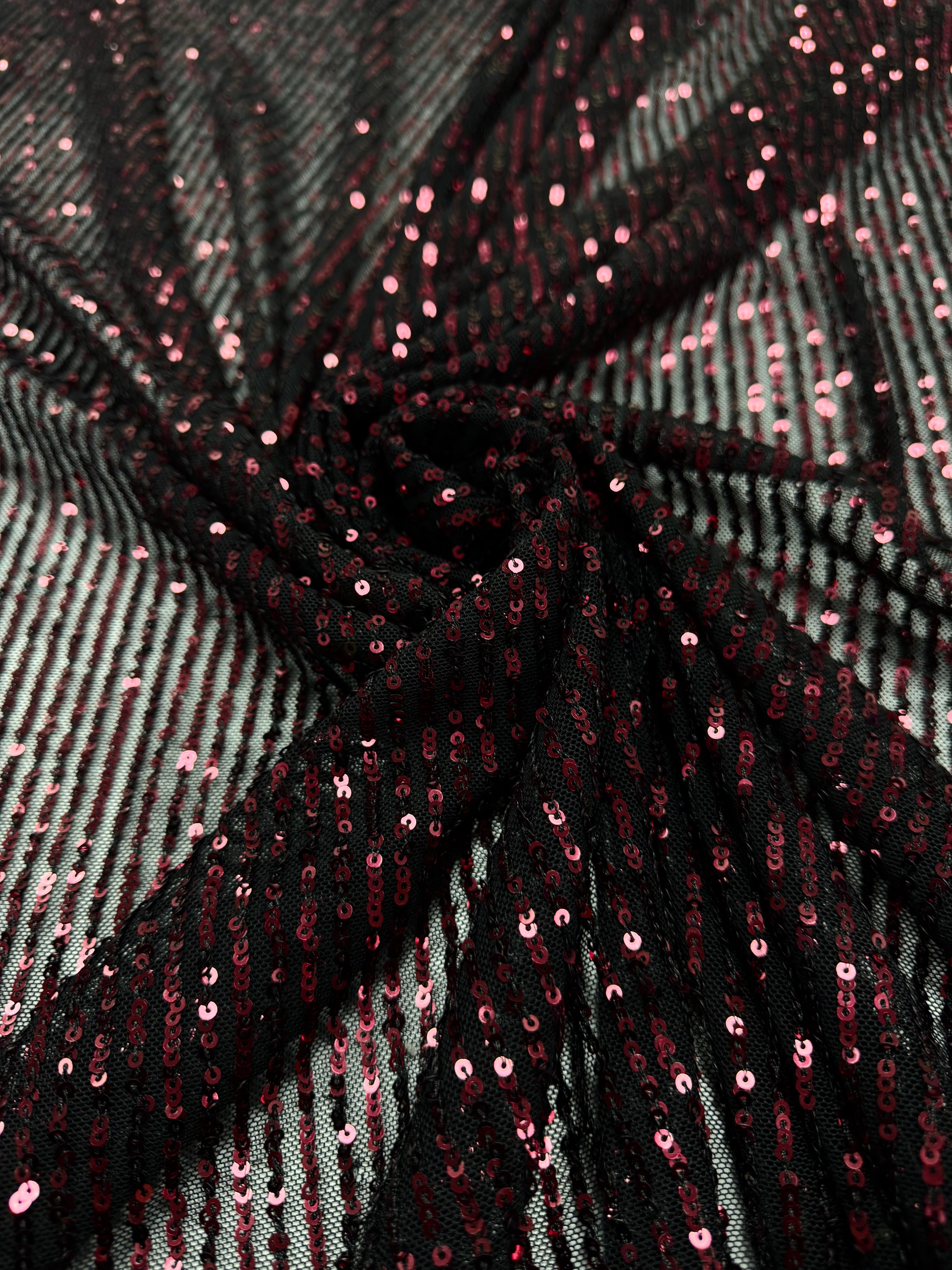 Paiete pe tull elastic, Negru cu Grena