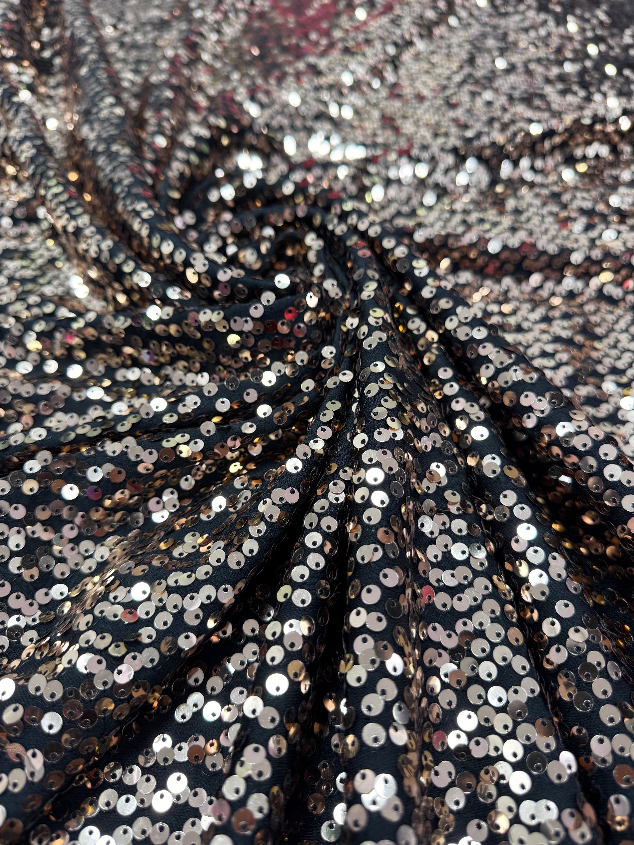 Paiete pe lycra, Negru cu Auriu