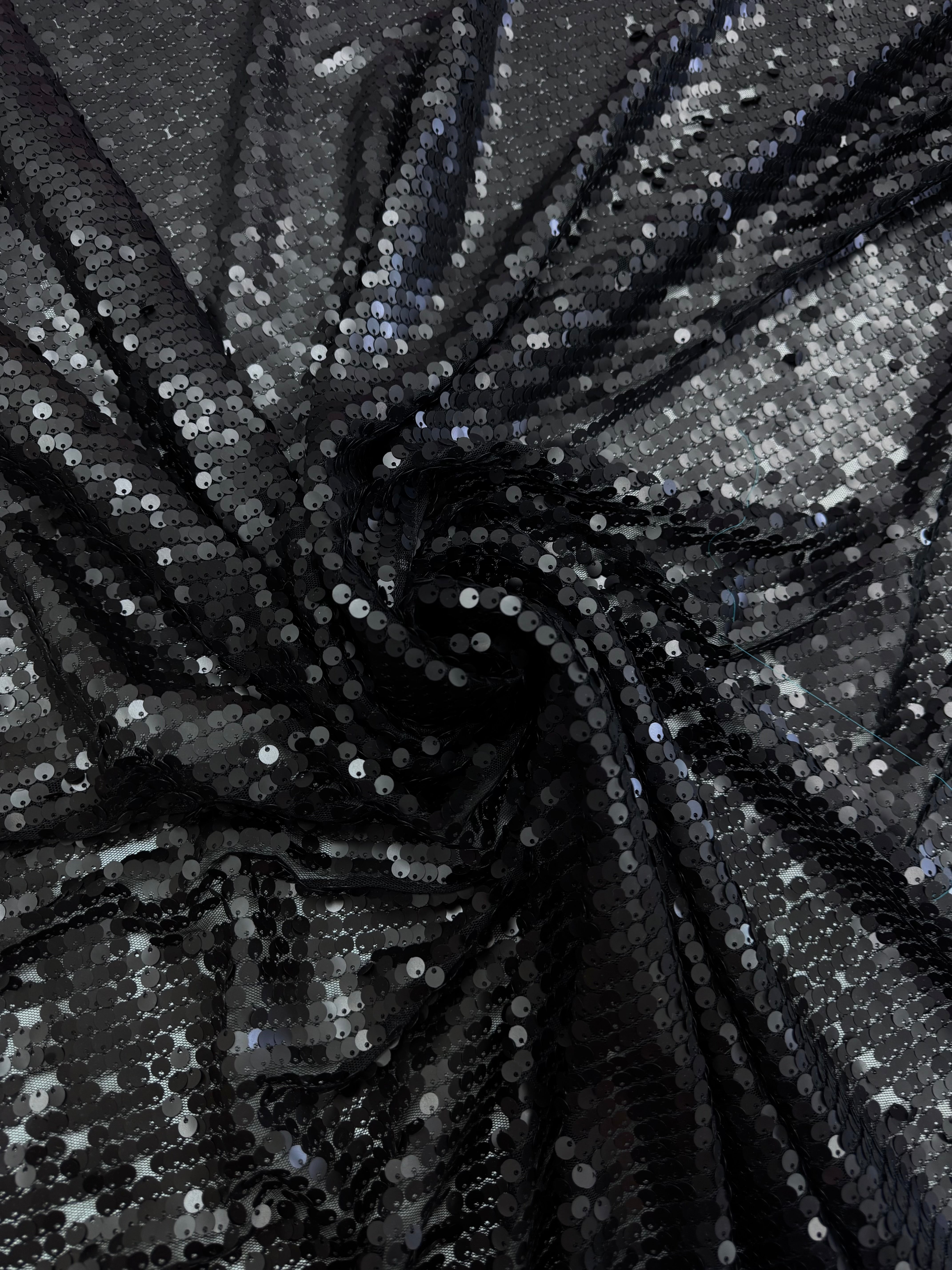 Paiete pe tull elastic, Negru