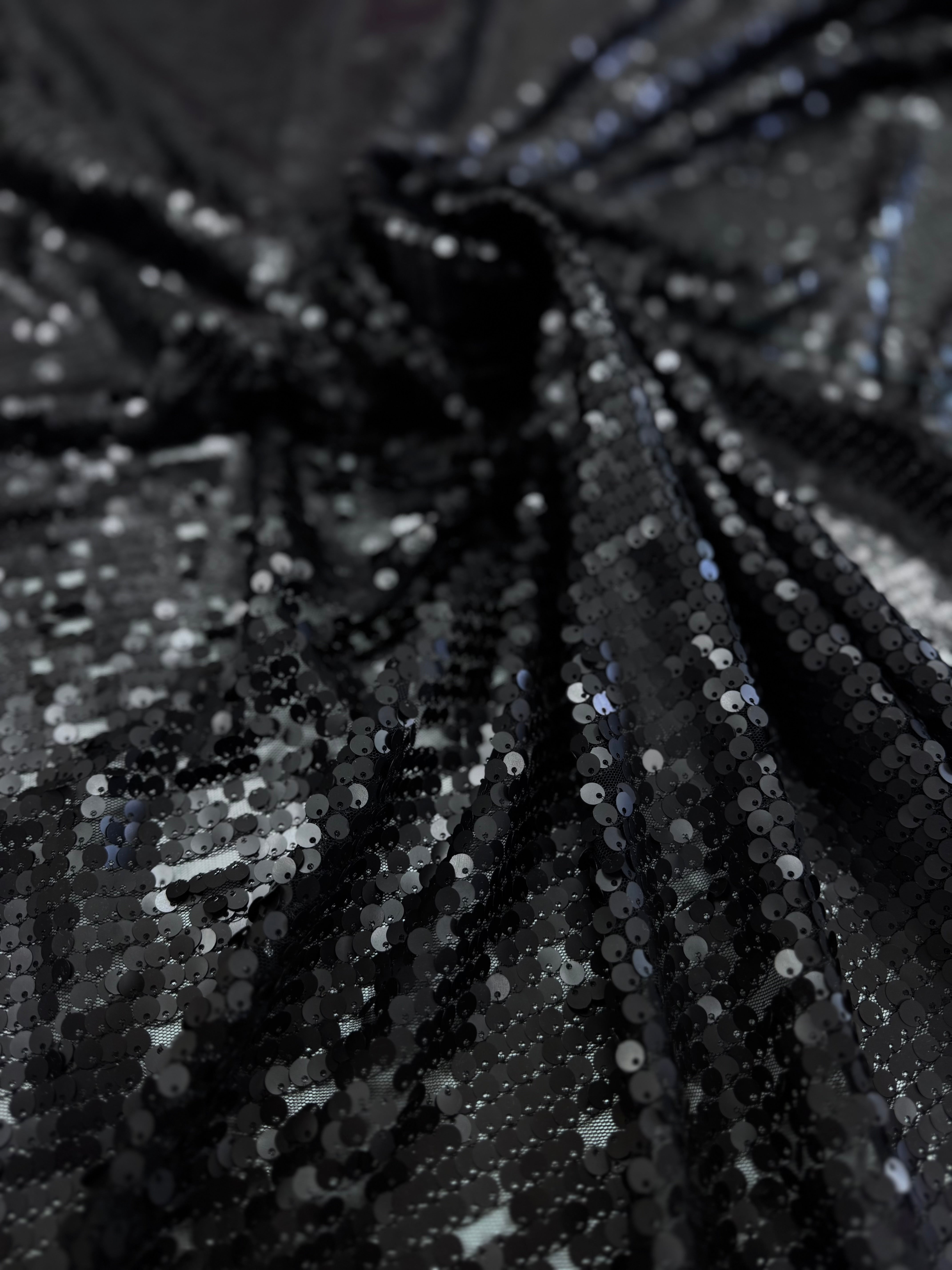 Paiete pe tull elastic, Negru