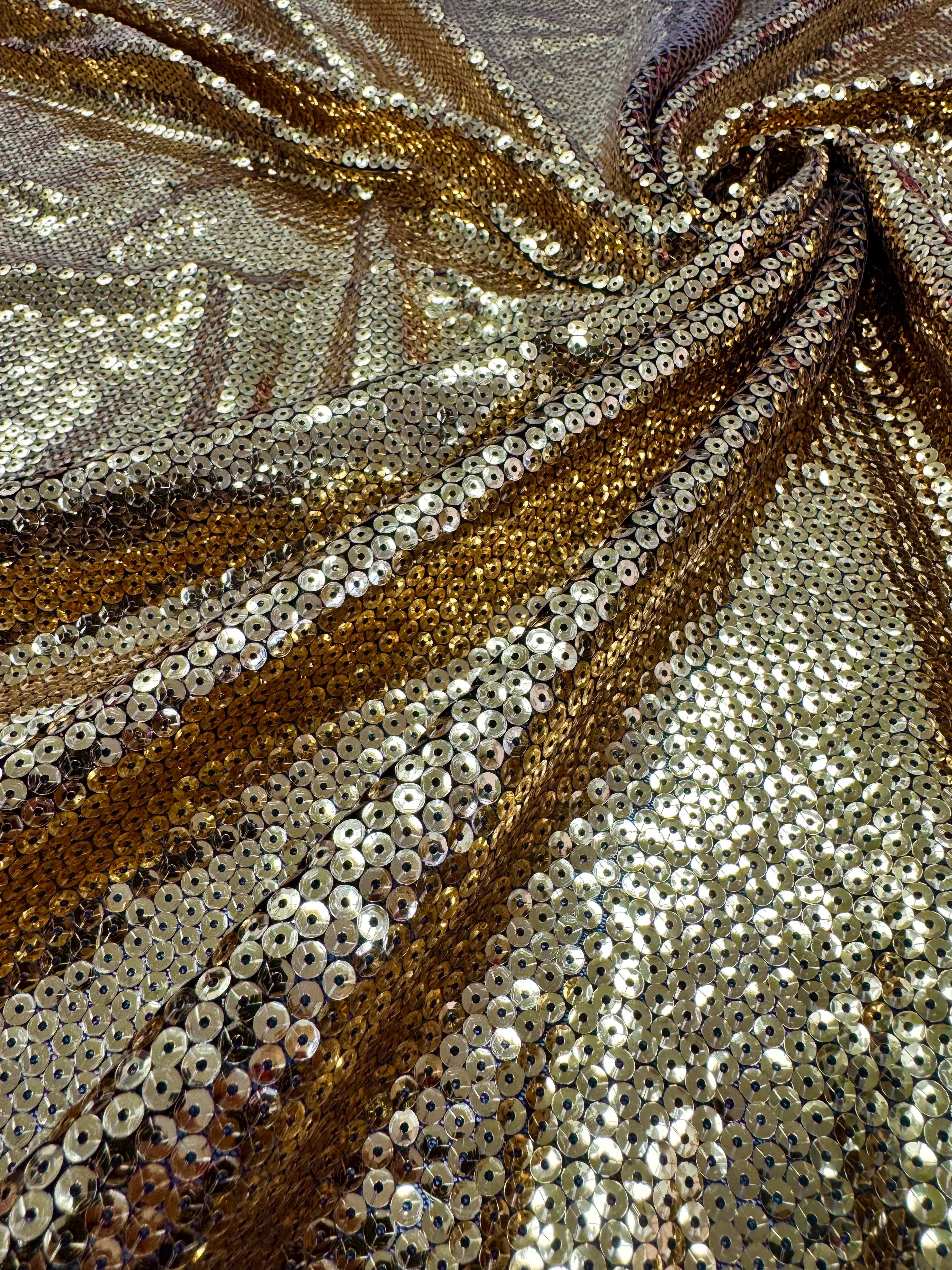 Paiete pe tull elastic, Auriu