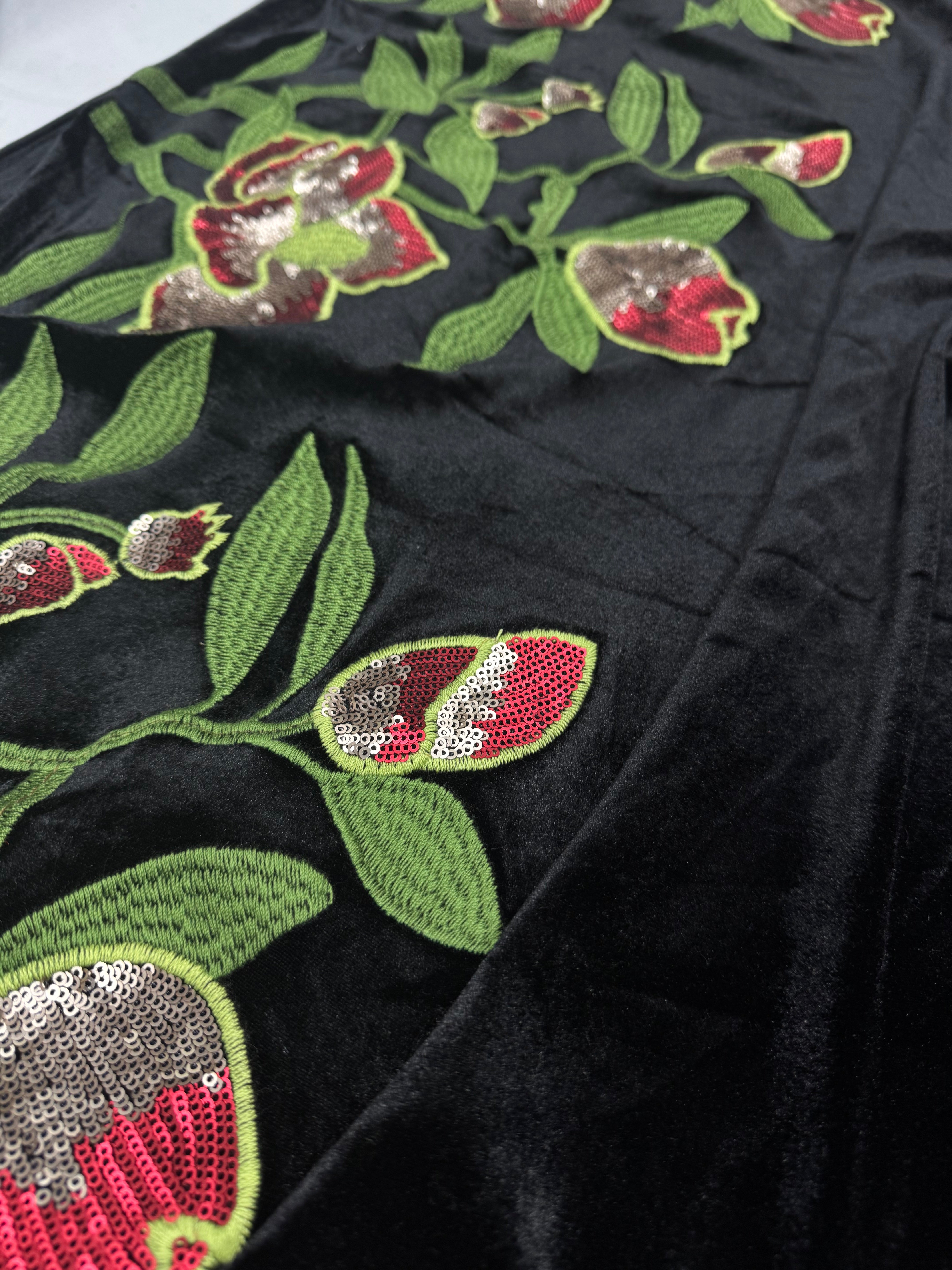 Catifea elastica cu broderie, Negru