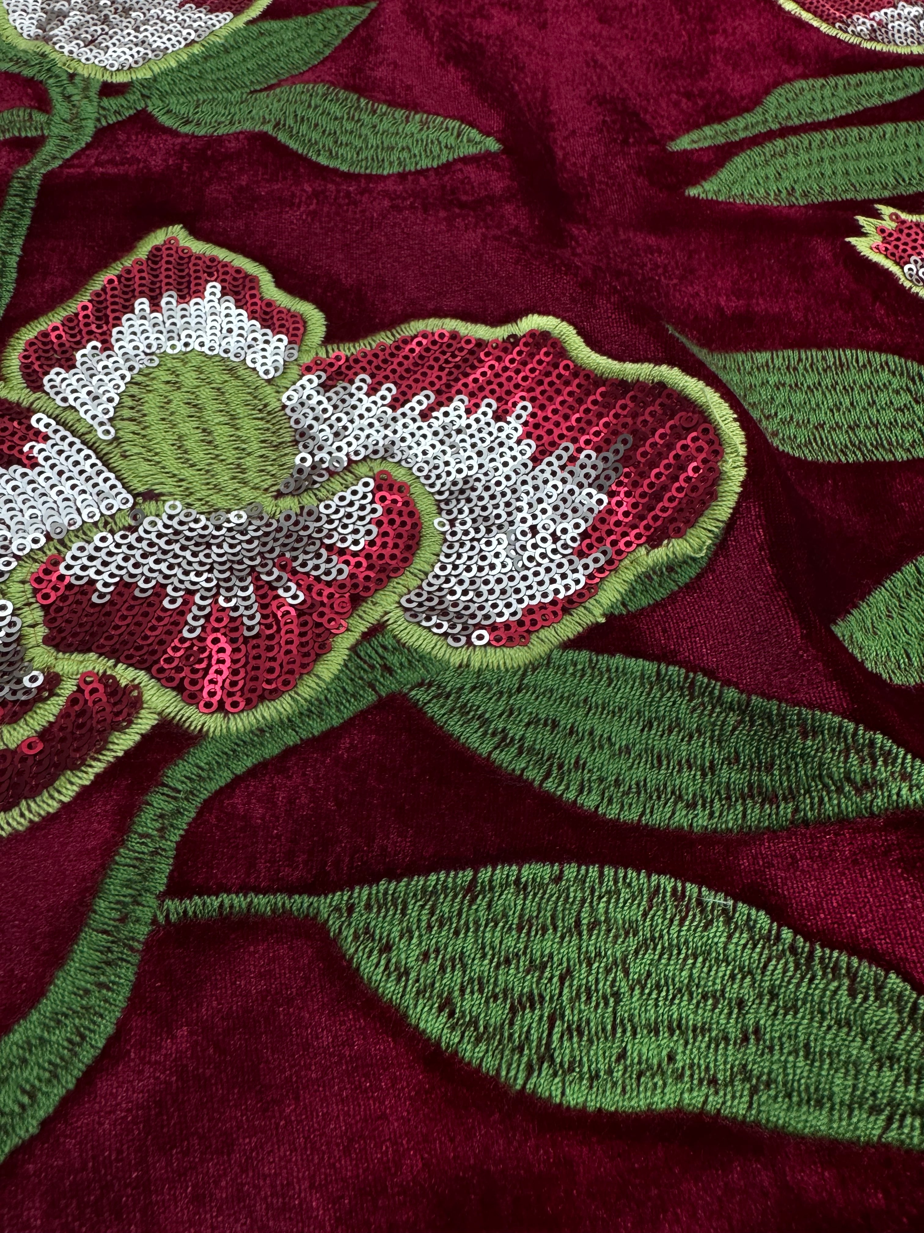 Catifea elastica cu broderie, Grena