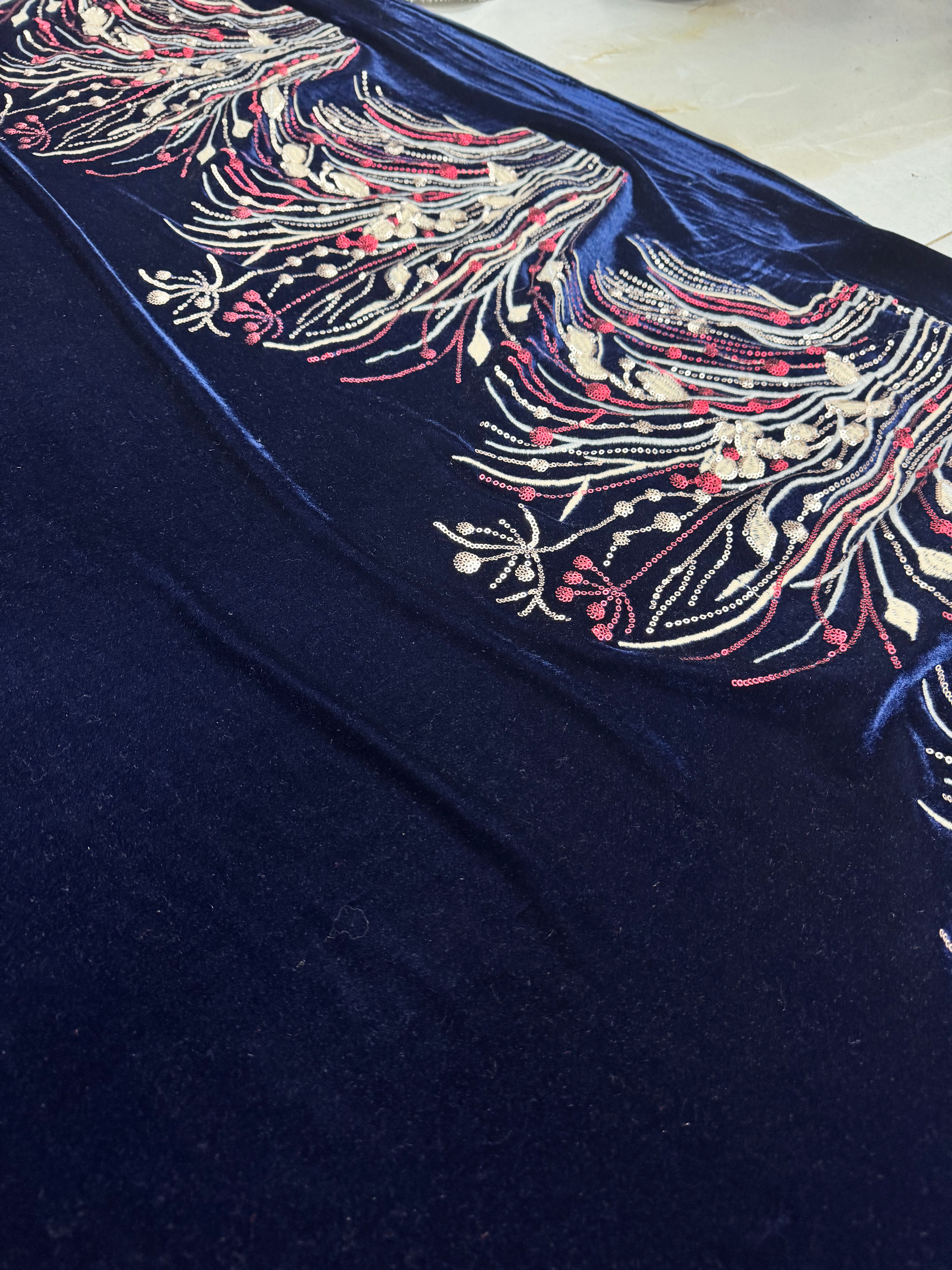 Catifea elastica cu broderie, Bleumarin