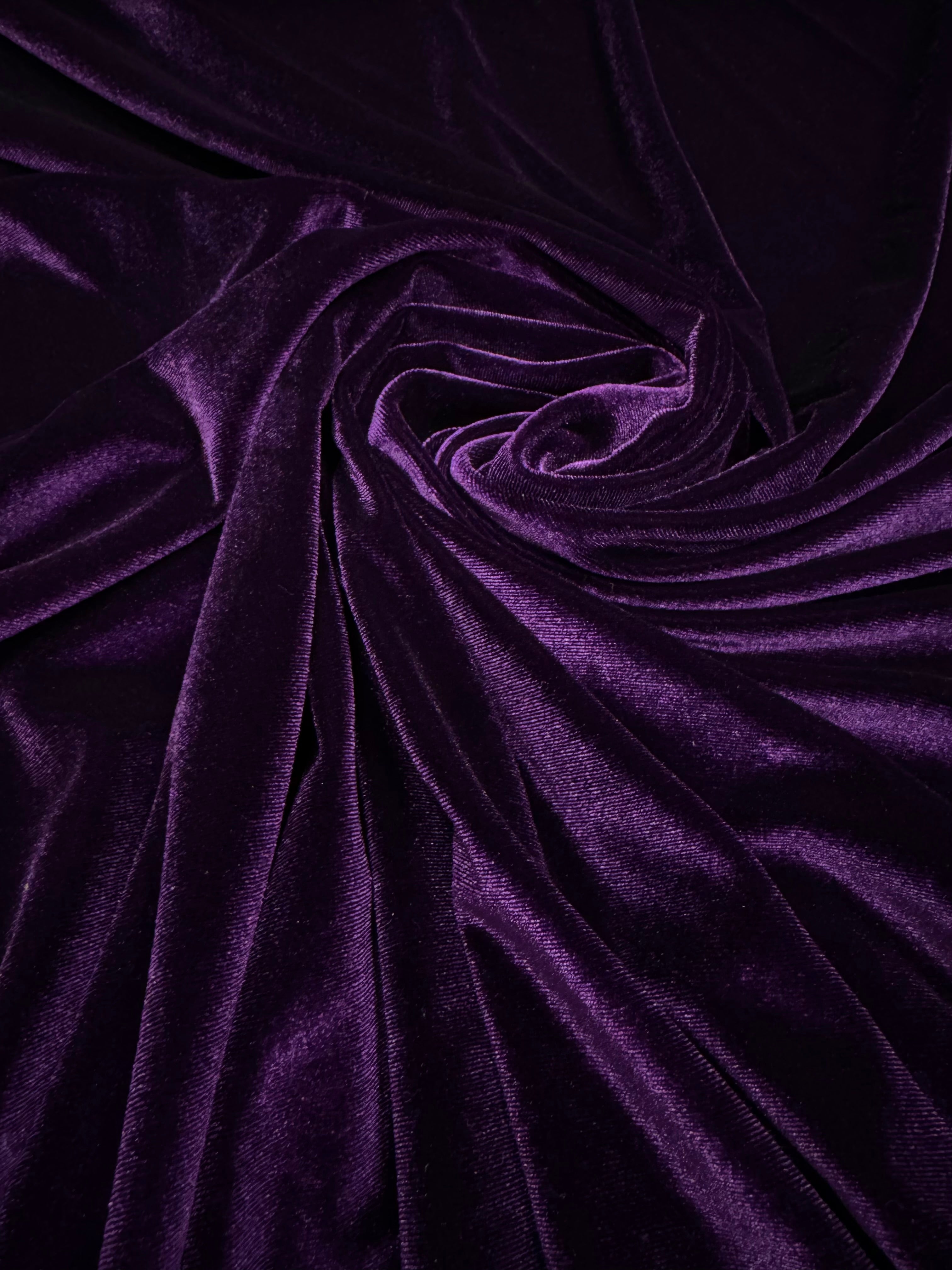 Catifea elastica, Mov